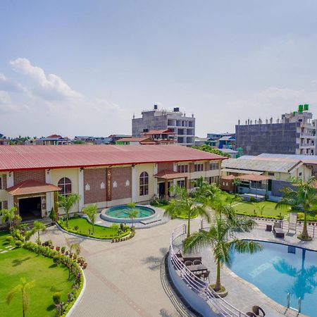 Chitwan Mid Town Resort Бхаратпур Екстериор снимка